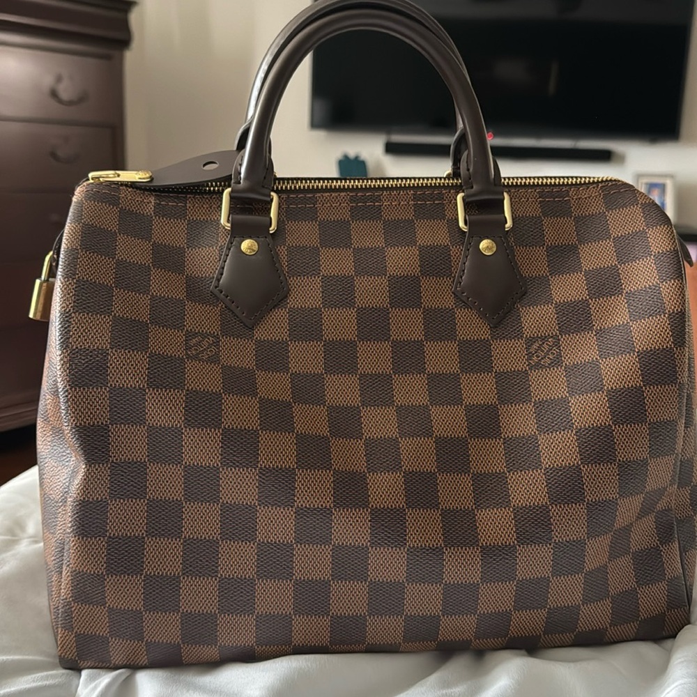 LV Speedy 30 like new condition authentic
